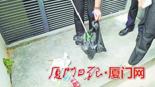 小区每月"空降"带血卫生巾 贴告示仍屡禁不止