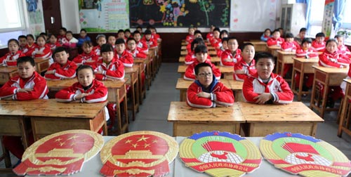 开学第一天 永川红旗小学学生集中学新"守则"